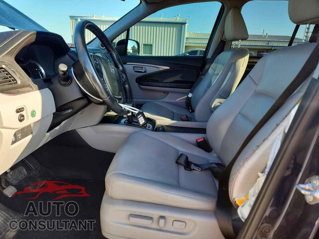 HONDA RIDGELINE 2018 - 5FPYK3F52JB011979