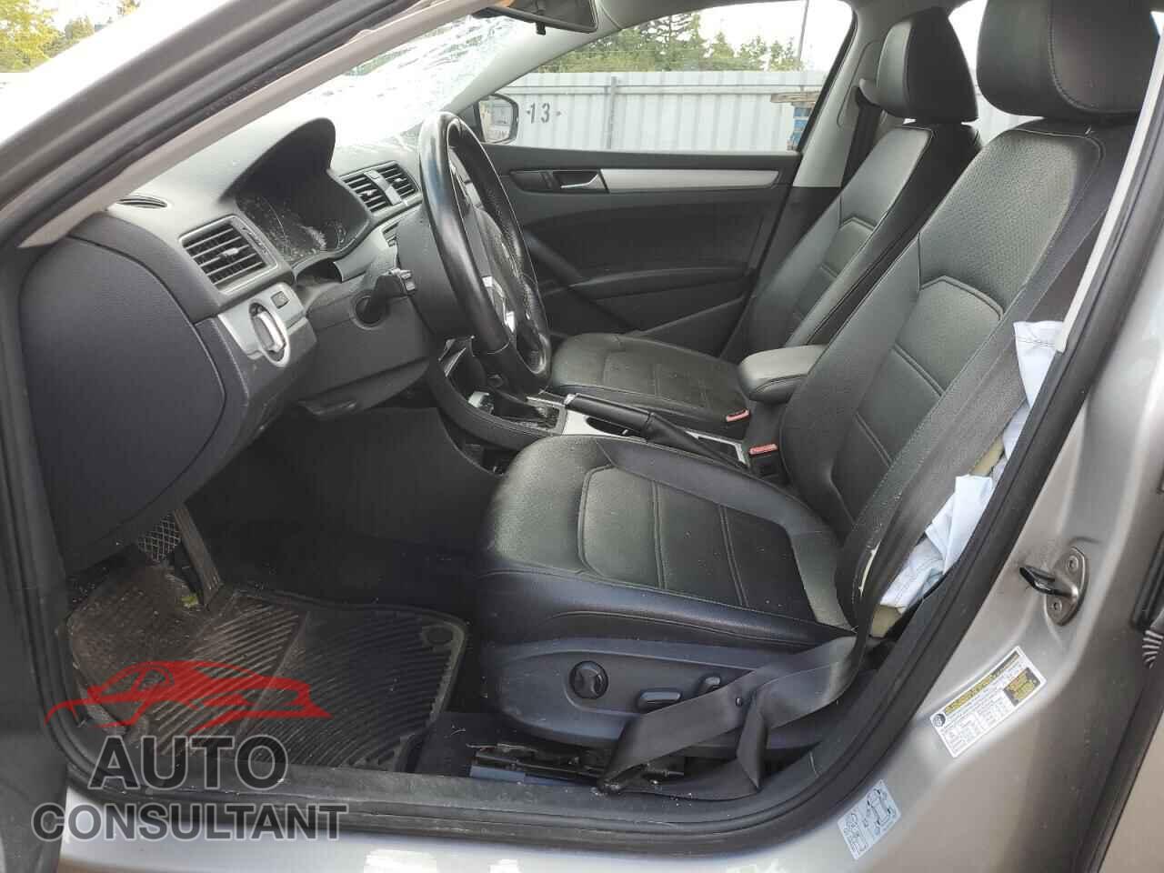 VOLKSWAGEN PASSAT 2013 - 1VWBN7A32DC080334