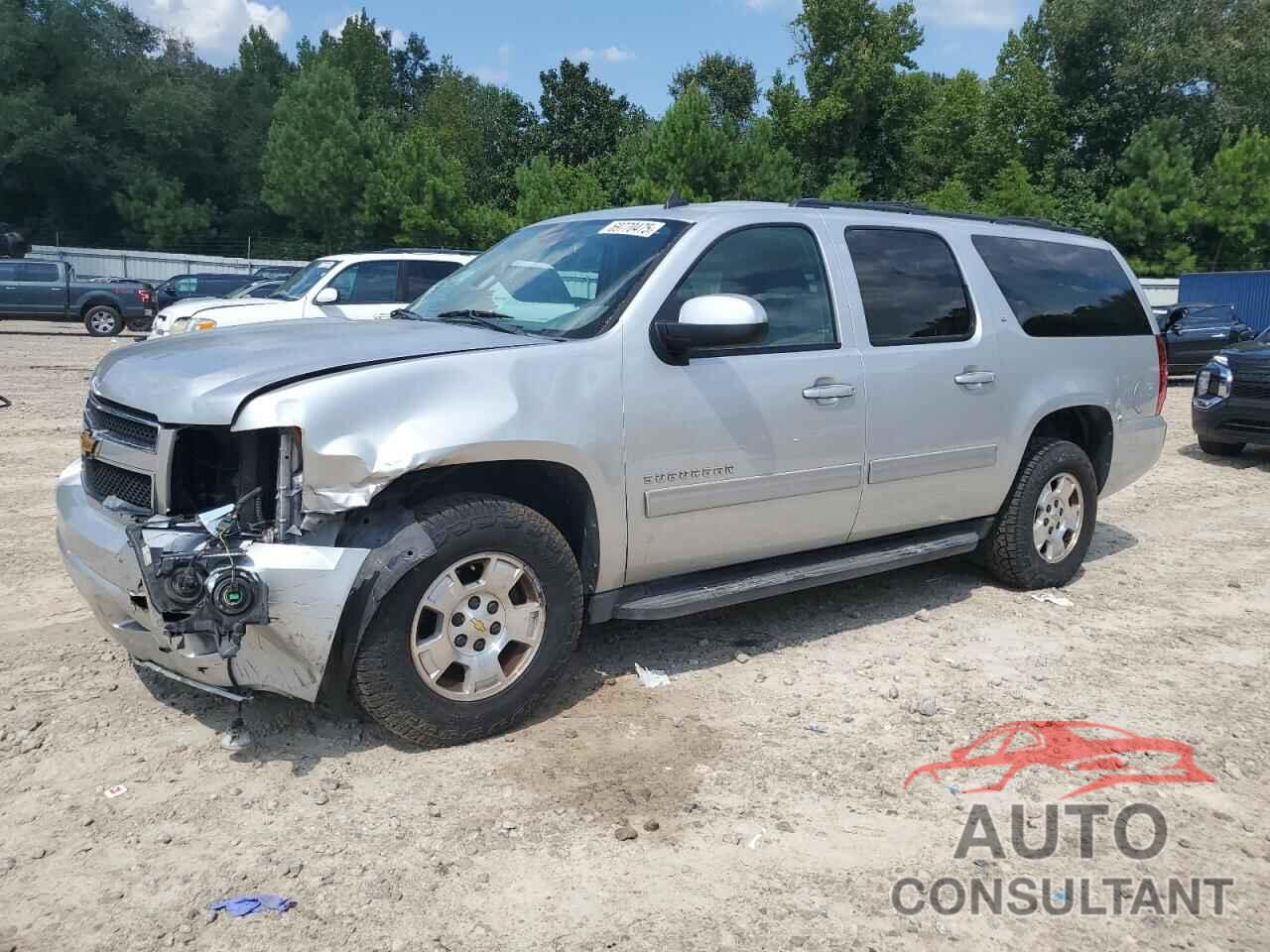 CHEVROLET SUBURBAN 2013 - 1GNSCJE08DR268169