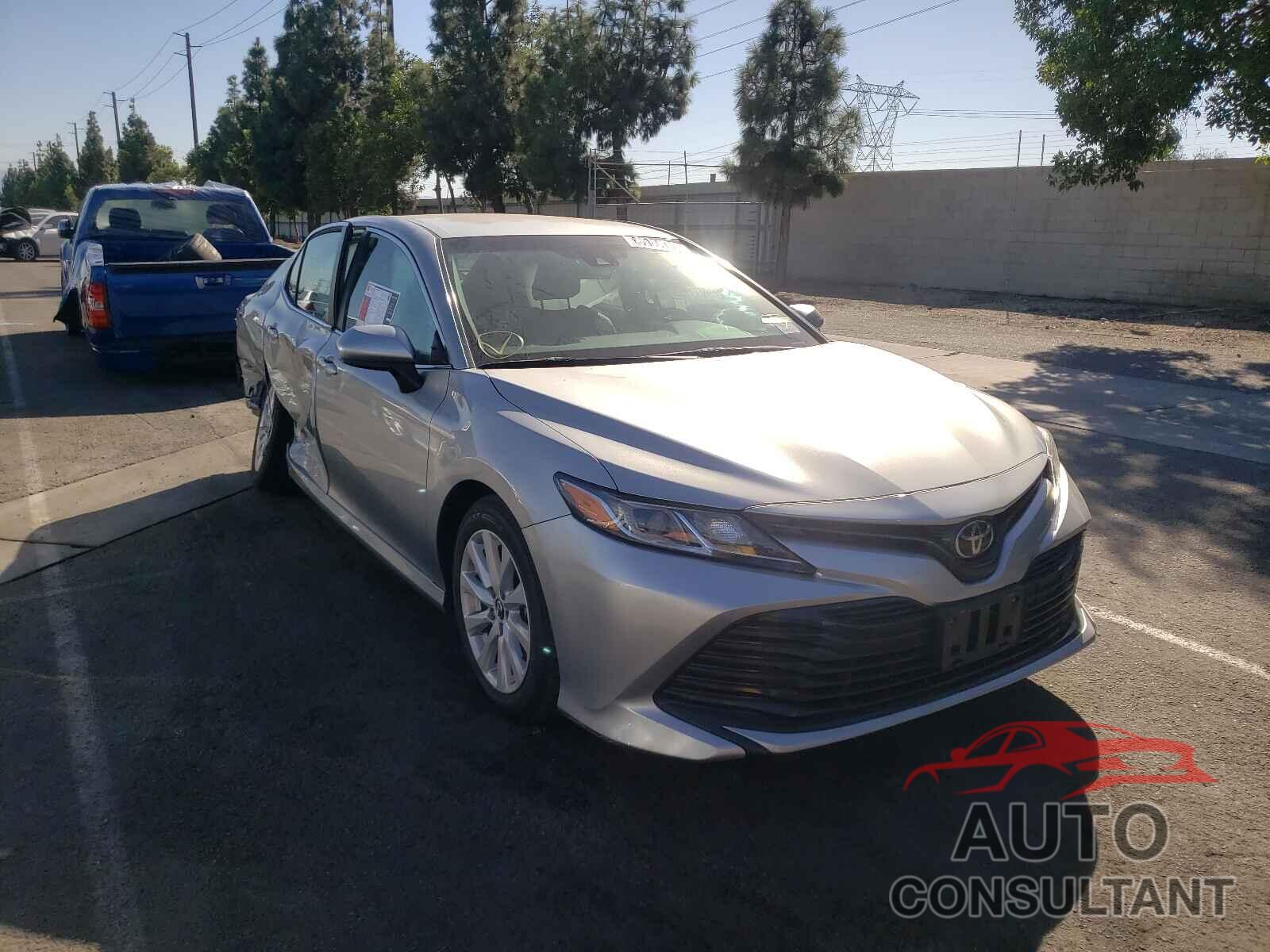 TOYOTA CAMRY 2018 - 4T1B11HK0JU630088