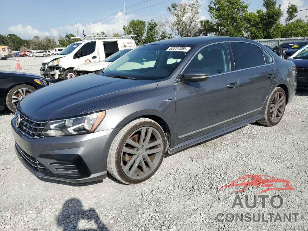 VOLKSWAGEN PASSAT 2017 - 1VWDT7A37HC000126
