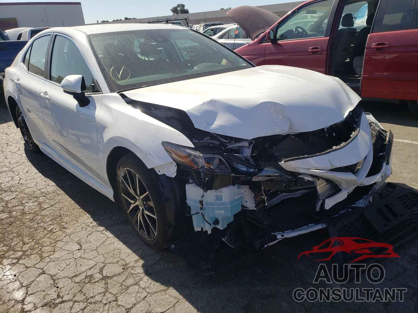 TOYOTA CAMRY 2021 - 4T1G11AK5MU470861