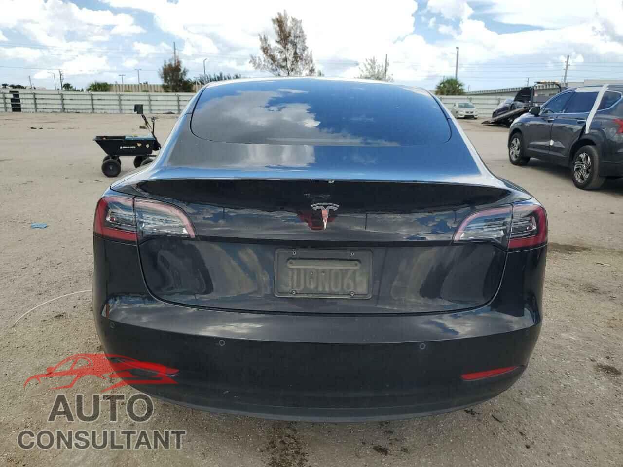TESLA MODEL 3 2021 - 5YJ3E1EA5MF875703