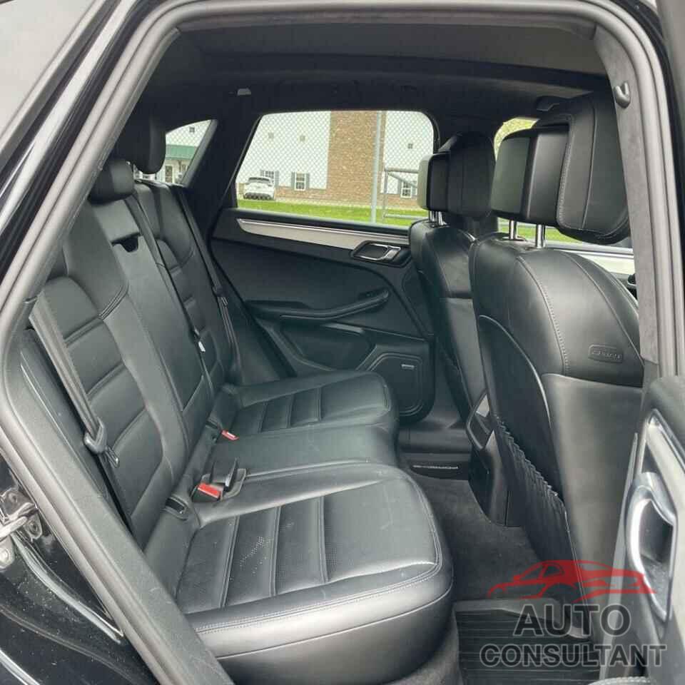 PORSCHE MACAN 2015 - WP1AF2A5XFLB99315