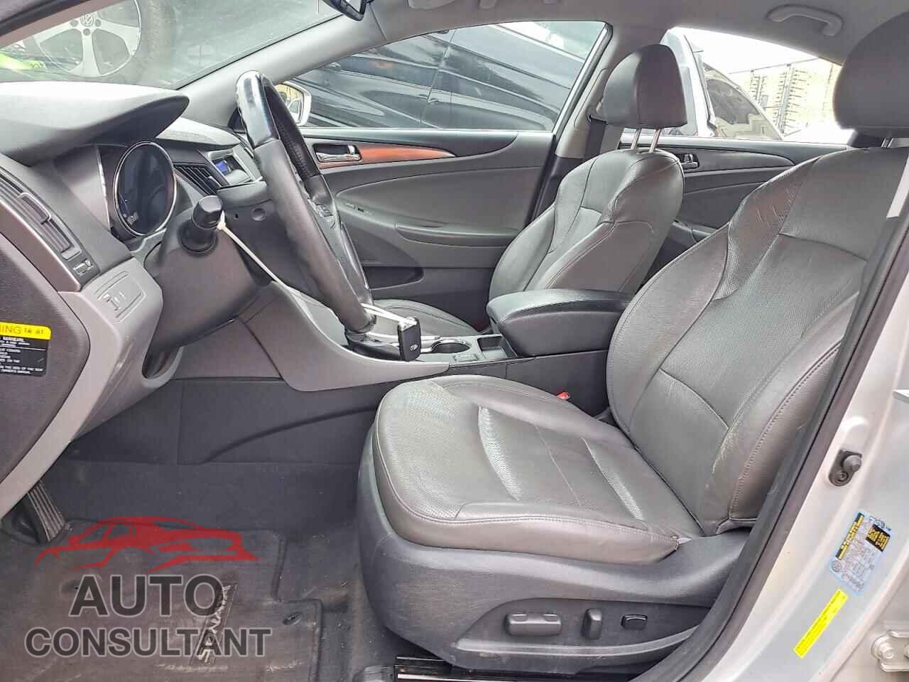 HYUNDAI SONATA 2012 - KMHEC4A46CA037599