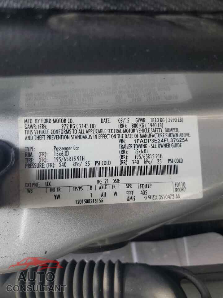 FORD FOCUS 2015 - 1FADP3E24FL376254