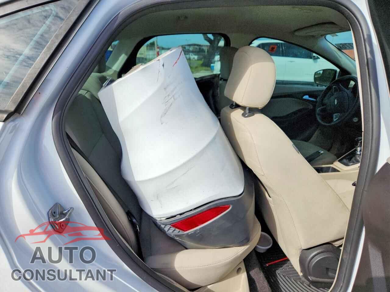 FORD FOCUS 2017 - 1FADP3FE8HL269865