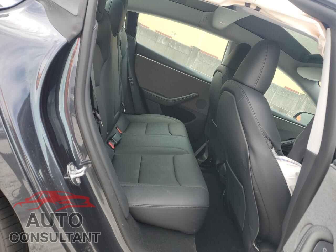 TESLA MODEL 3 2025 - 5YJ3E1EA7SF035676