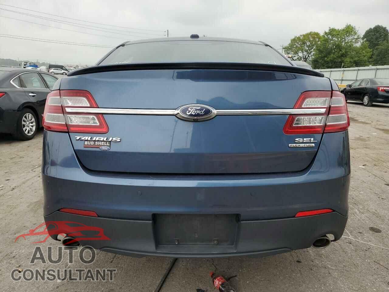 FORD TAURUS 2018 - 1FAHP2E89JG101013