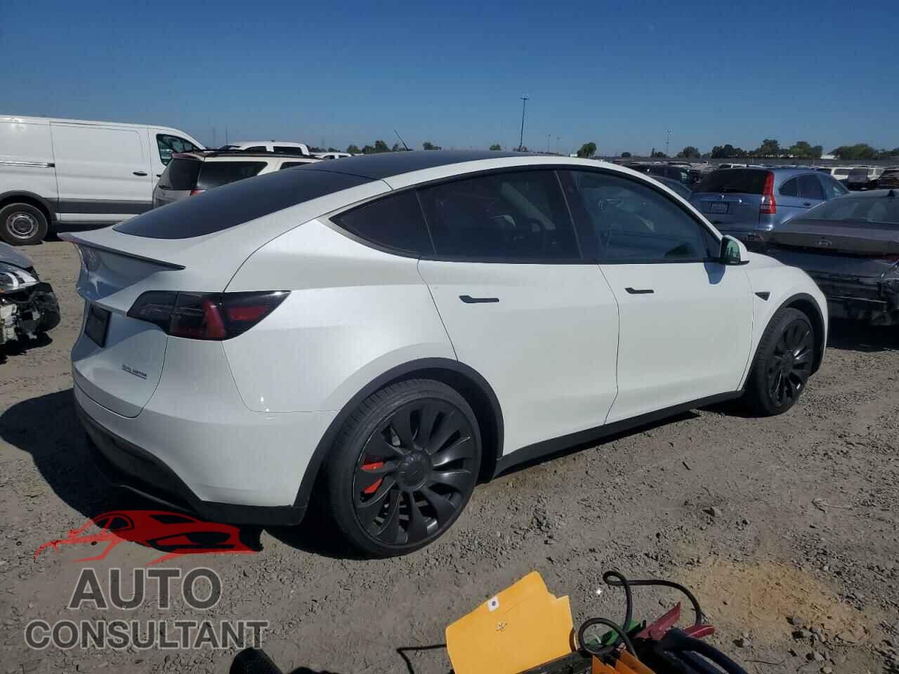 TESLA MODEL Y 2023 - 7SAYGDEF2PF647307