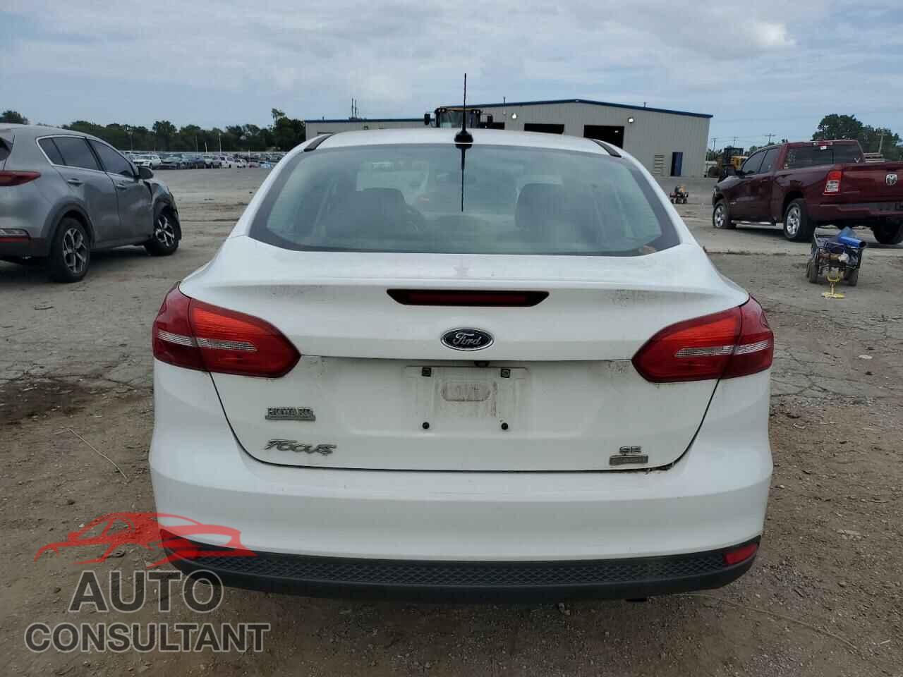 FORD FOCUS 2018 - 1FADP3FE2JL311596
