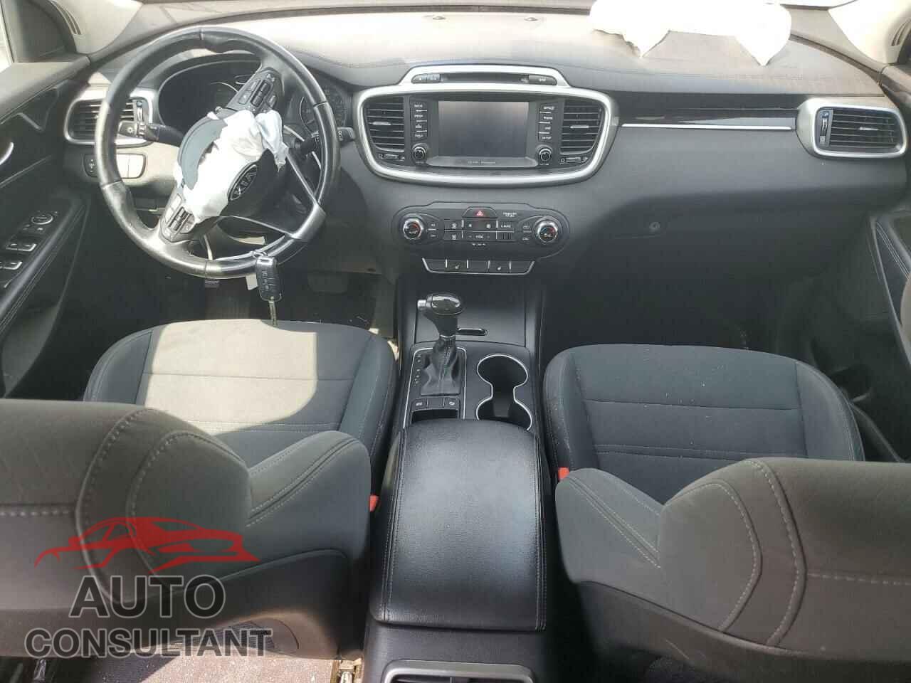 KIA SORENTO 2017 - 5XYPG4A34HG198632