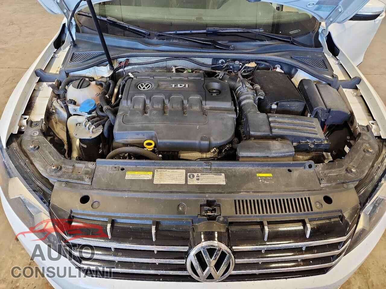 VOLKSWAGEN PASSAT 2015 - 1VWBV7A30FC042877