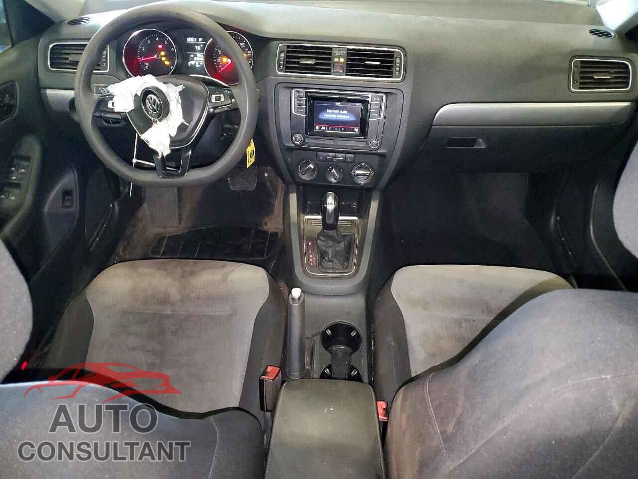 VOLKSWAGEN JETTA 2017 - 3VW2B7AJ7HM228778