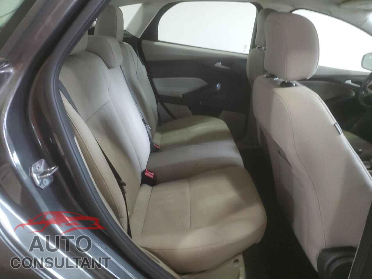 FORD FOCUS 2016 - 1FADP3K27GL288143