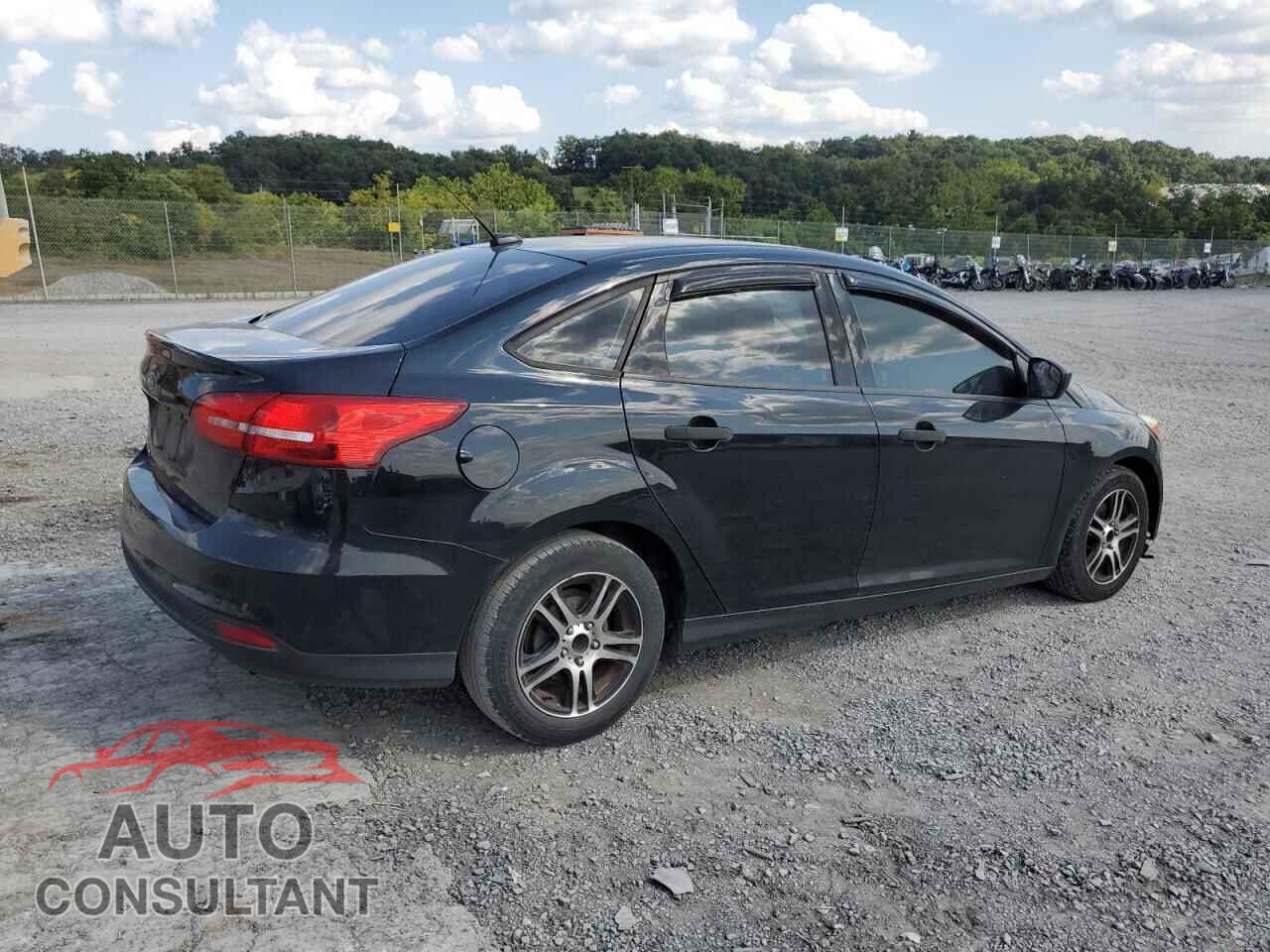 FORD FOCUS 2017 - 1FADP3E22HL327640