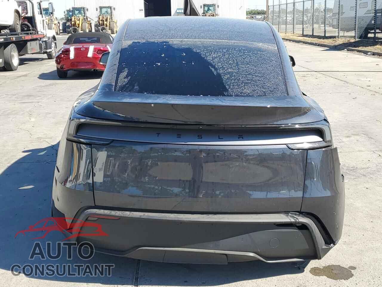 TESLA MODEL Y 2026 - 7SAYGDED0TF390477