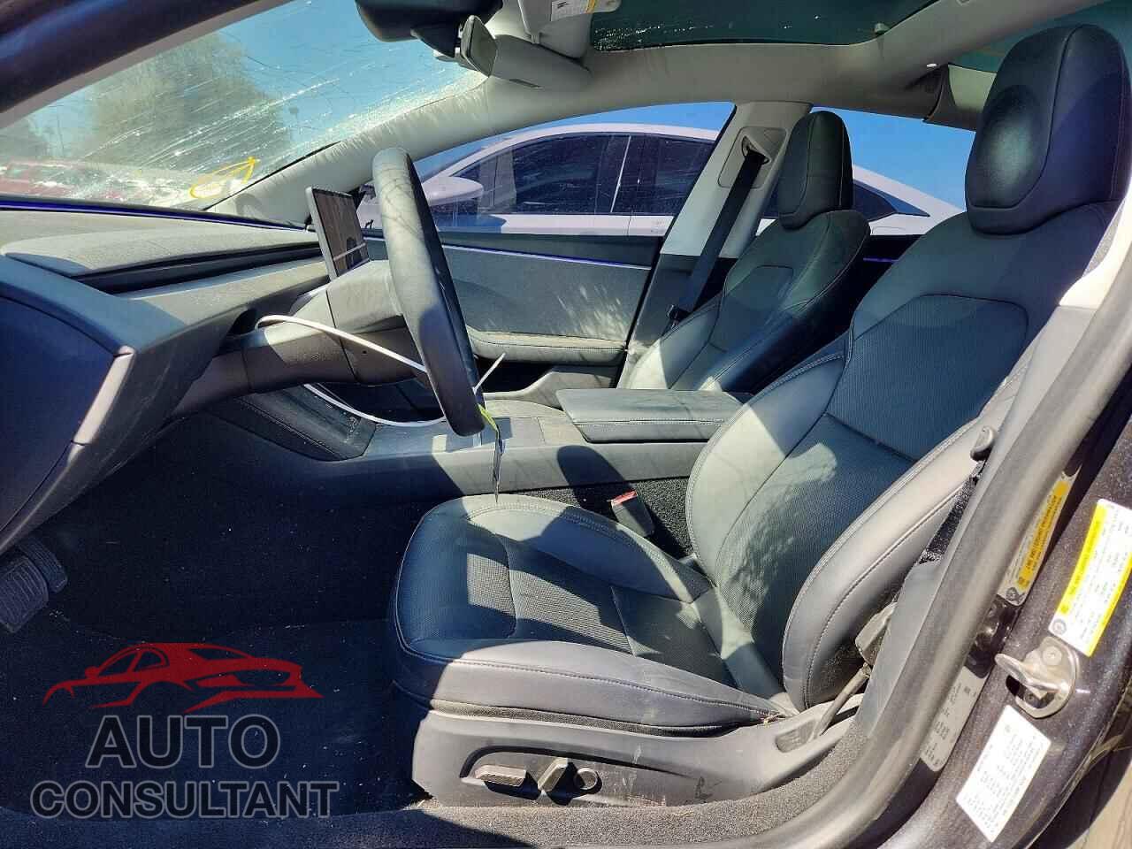 TESLA MODEL 3 2024 - 5YJ3E1EA4RF744348