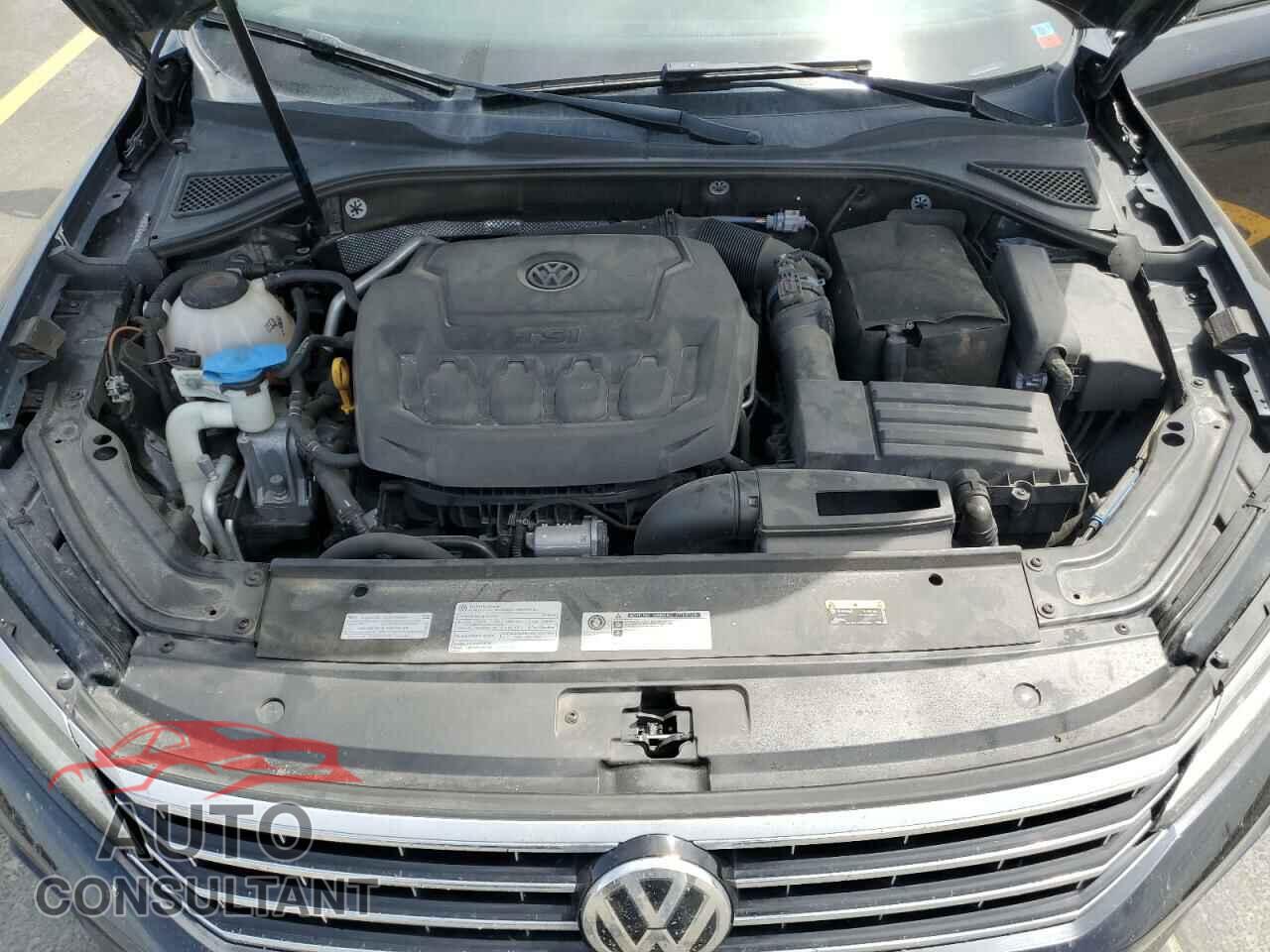 VOLKSWAGEN PASSAT 2018 - 1VWCA7A35JC003257