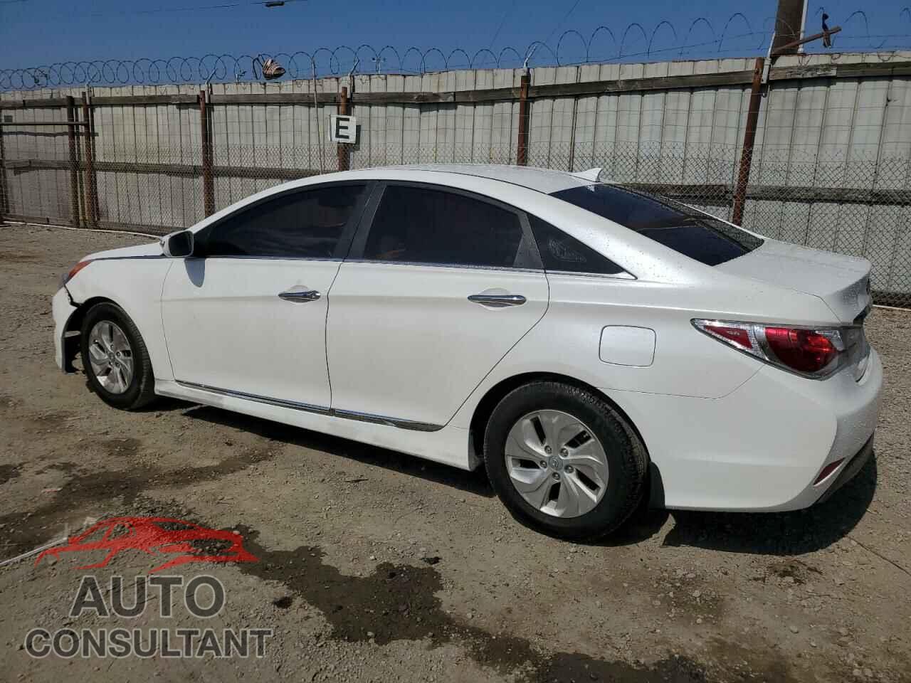 HYUNDAI SONATA 2015 - KMHEC4A47FA121550
