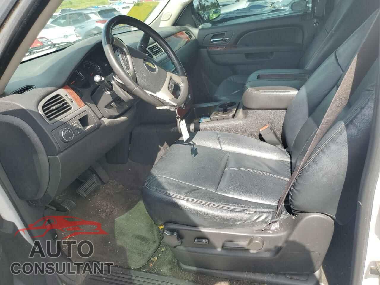 CHEVROLET TAHOE 2011 - 1GNSCAE08BR394917