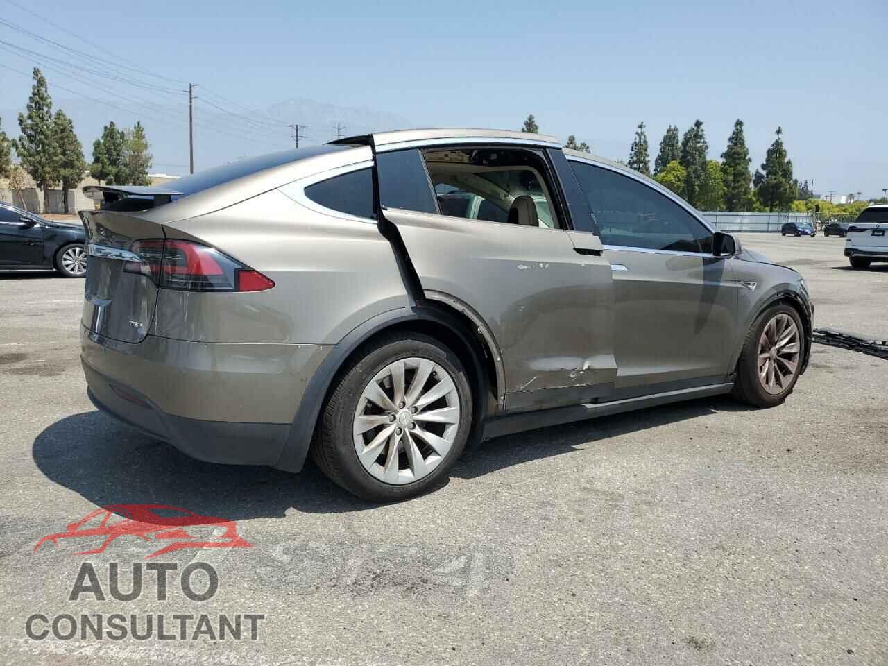 TESLA MODEL X 2016 - 5YJXCAE28GF010793
