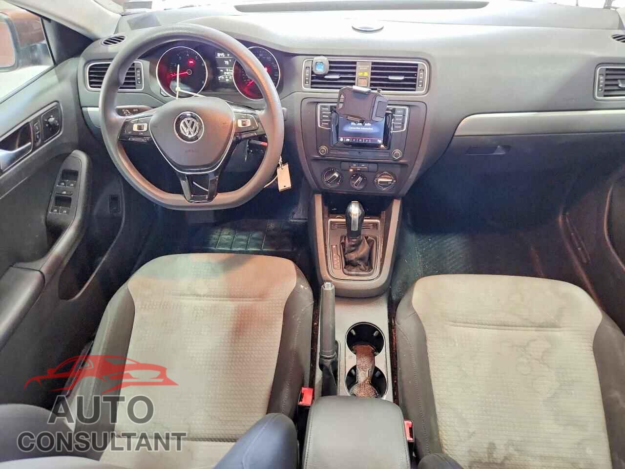 VOLKSWAGEN JETTA 2017 - 3VW2B7AJ2HM390561