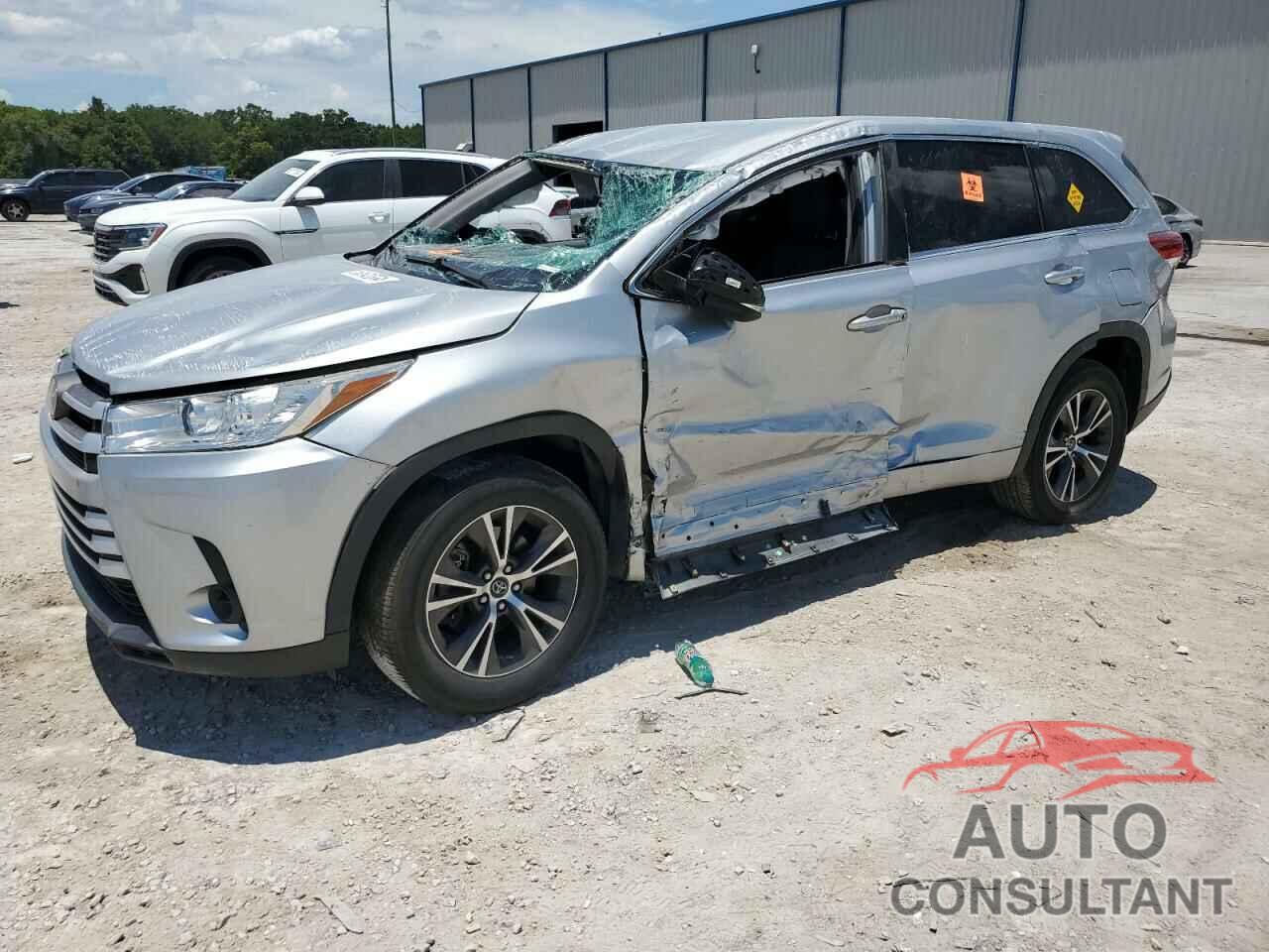 TOYOTA HIGHLANDER 2018 - 5TDZARFH2JS039399