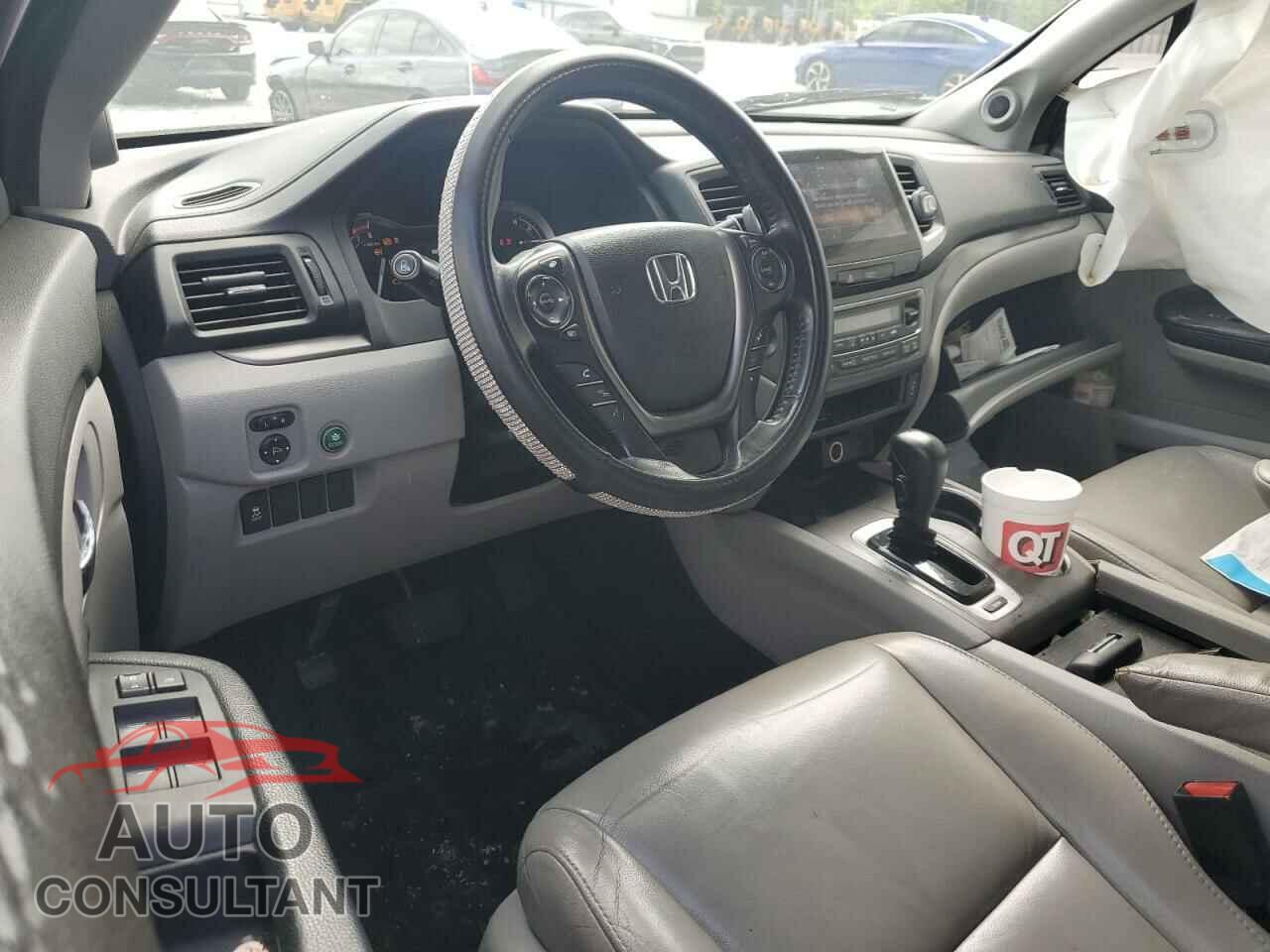 HONDA PILOT 2017 - 5FNYF5H5XHB017982