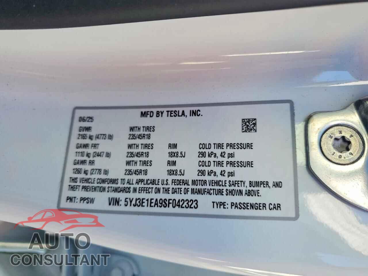 TESLA MODEL 3 2025 - 5YJ3E1EA9SF042323