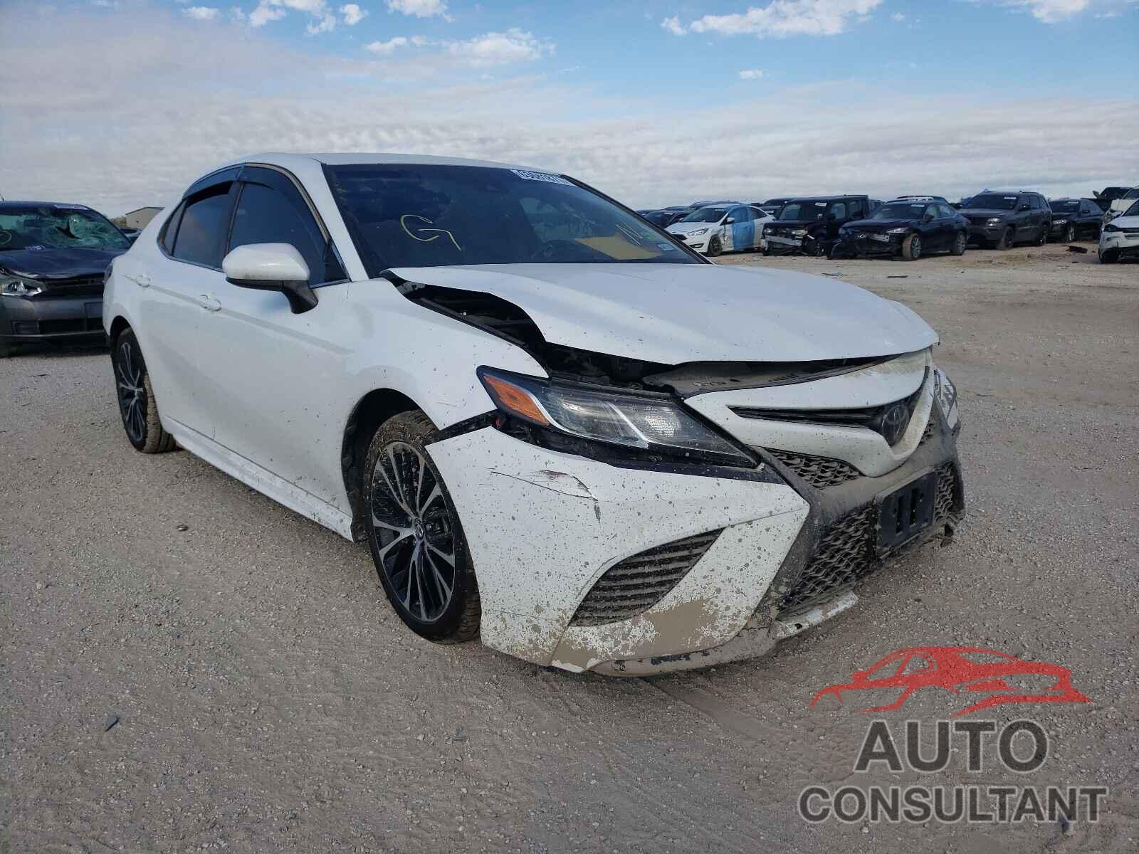 TOYOTA CAMRY 2018 - 4T1B11HK1JU602980