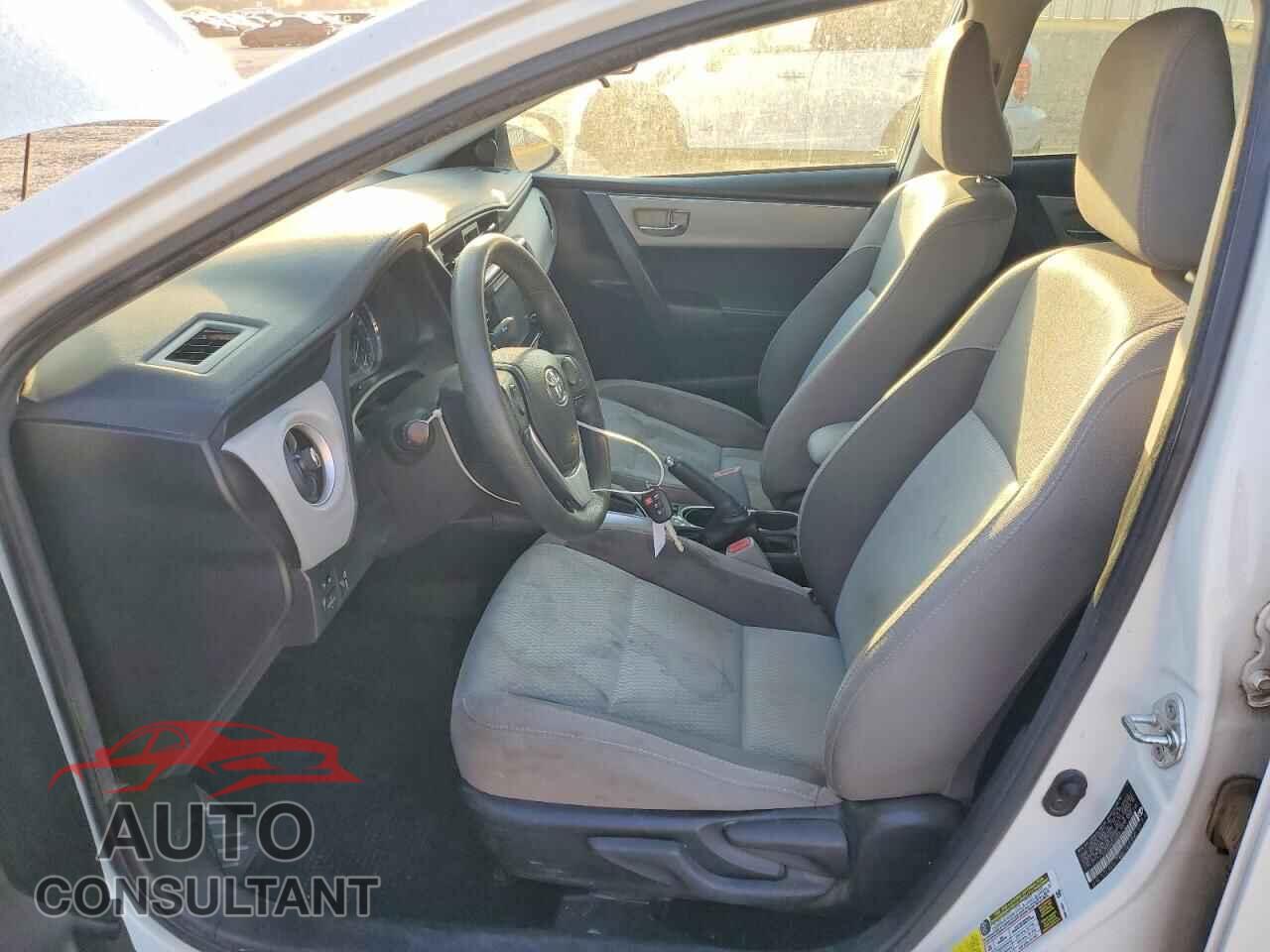 TOYOTA COROLLA LE 2017 - 5YFBPRHE6HP592742