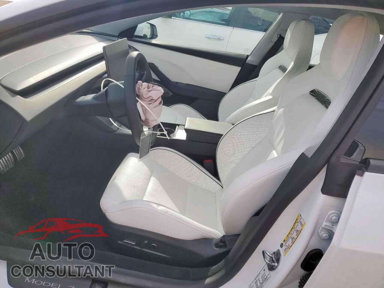 TESLA MODEL 3 2025 - 5YJ3E1ETXSF931083