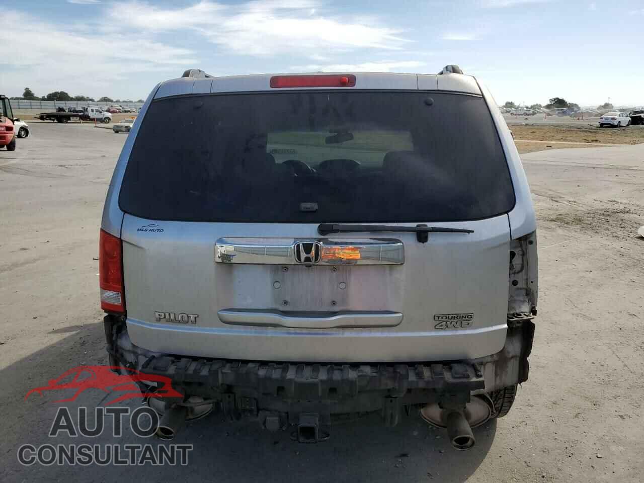 HONDA PILOT 2011 - 5FNYF4H98BB013577