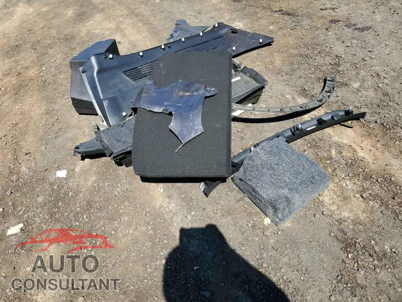 TESLA MODEL Y 2023 - 7SAYGAEE2PF631212