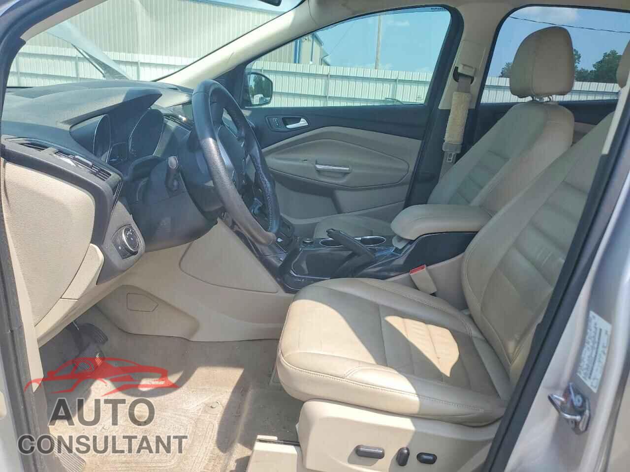 FORD ESCAPE 2015 - 1FMCU9J91FUB68942