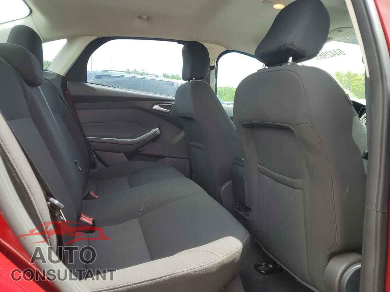 FORD FOCUS 2015 - 1FADP3F24FL332883