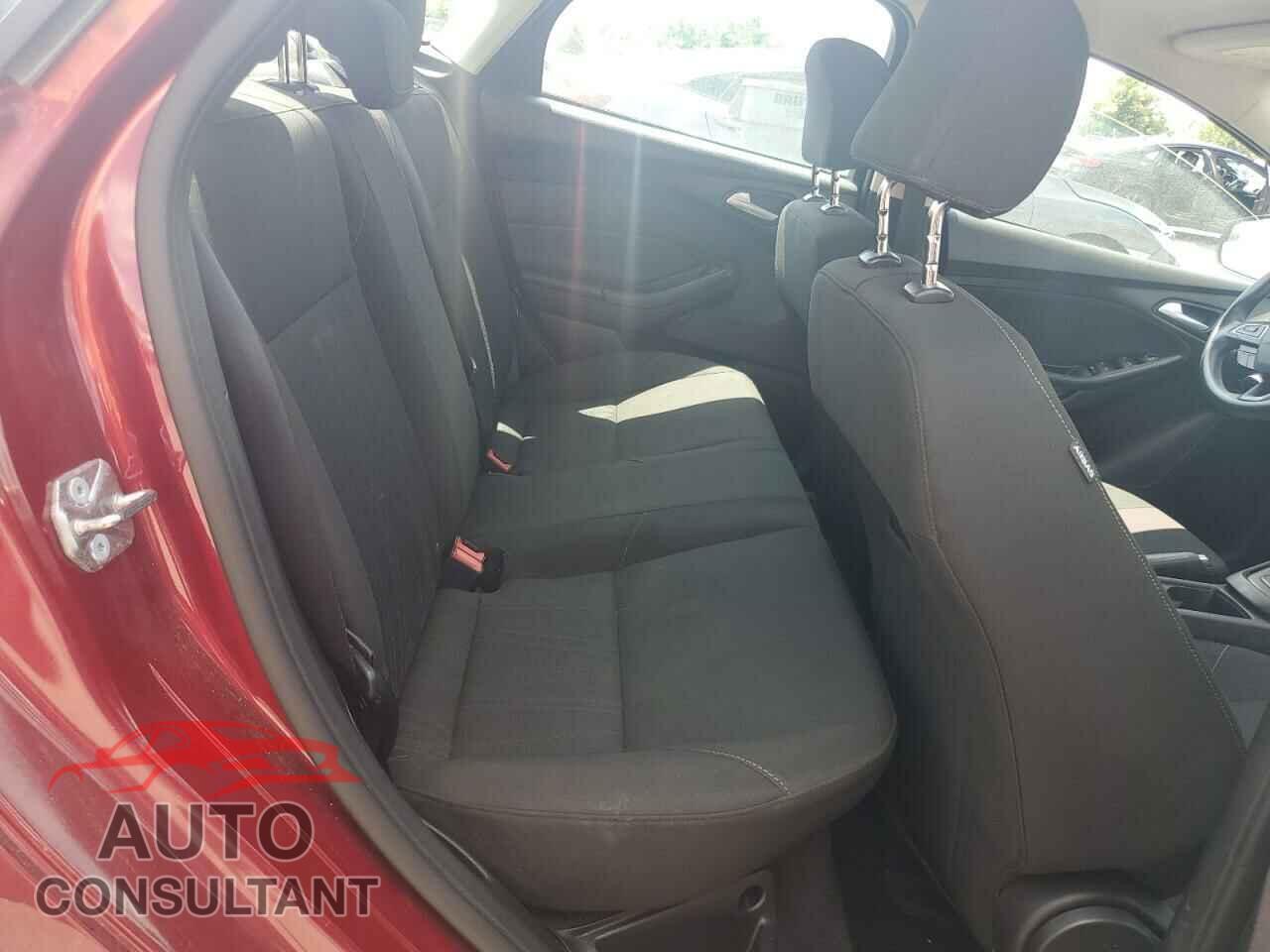 FORD FOCUS 2015 - 1FADP3F20FL251718