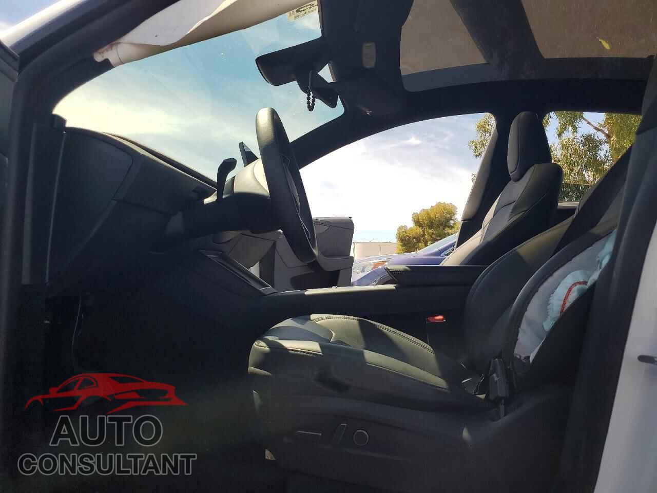 TESLA MODEL Y 2026 - 7SAYGDEE2TF573565