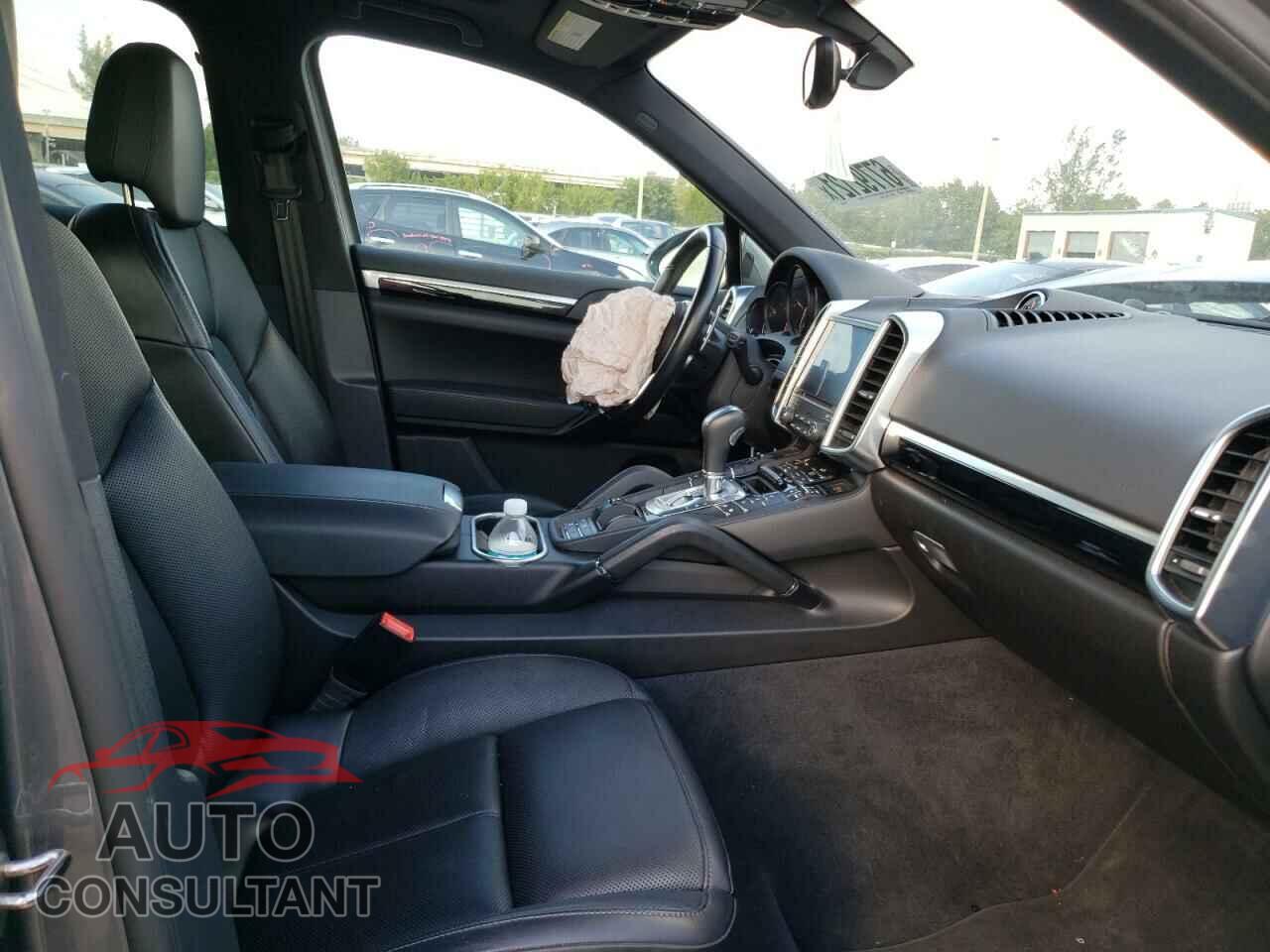 PORSCHE CAYENNE 2018 - WP1AA2A21JKA04009