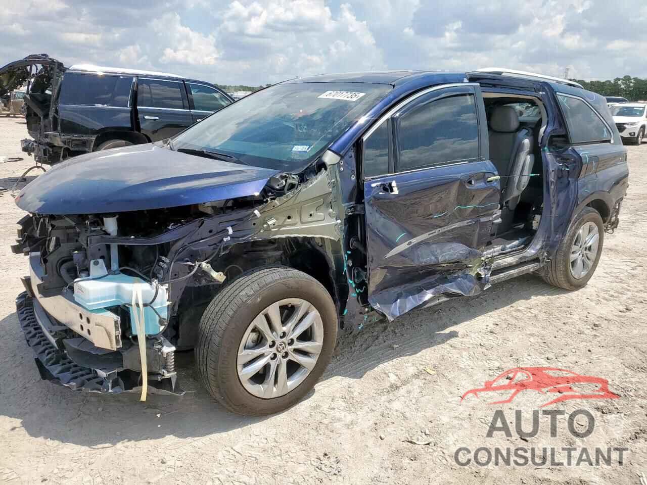 TOYOTA SIENNA 2022 - 5TDZSKFC3NS066464