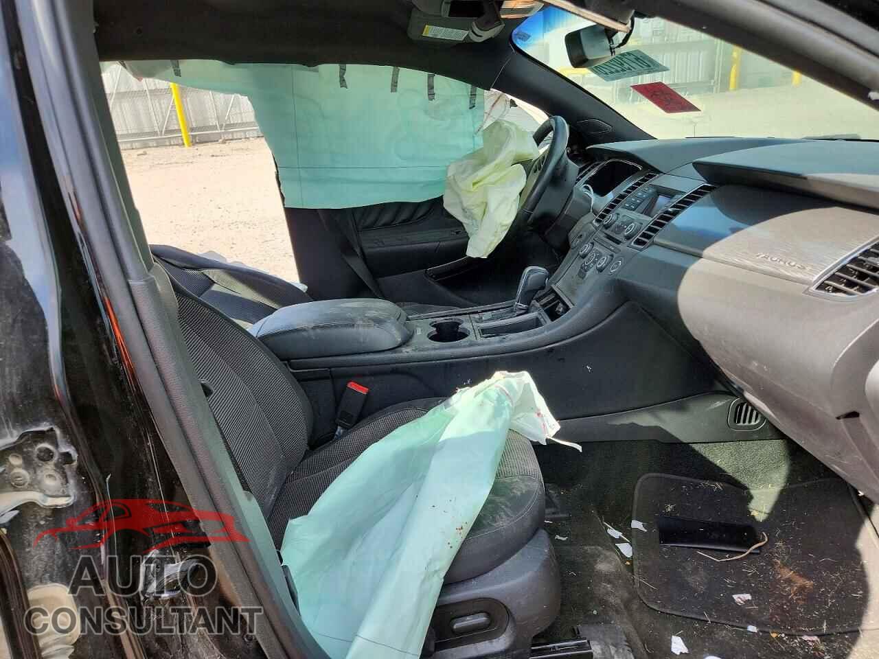 FORD TAURUS 2018 - 1FAHP2E88JG125285