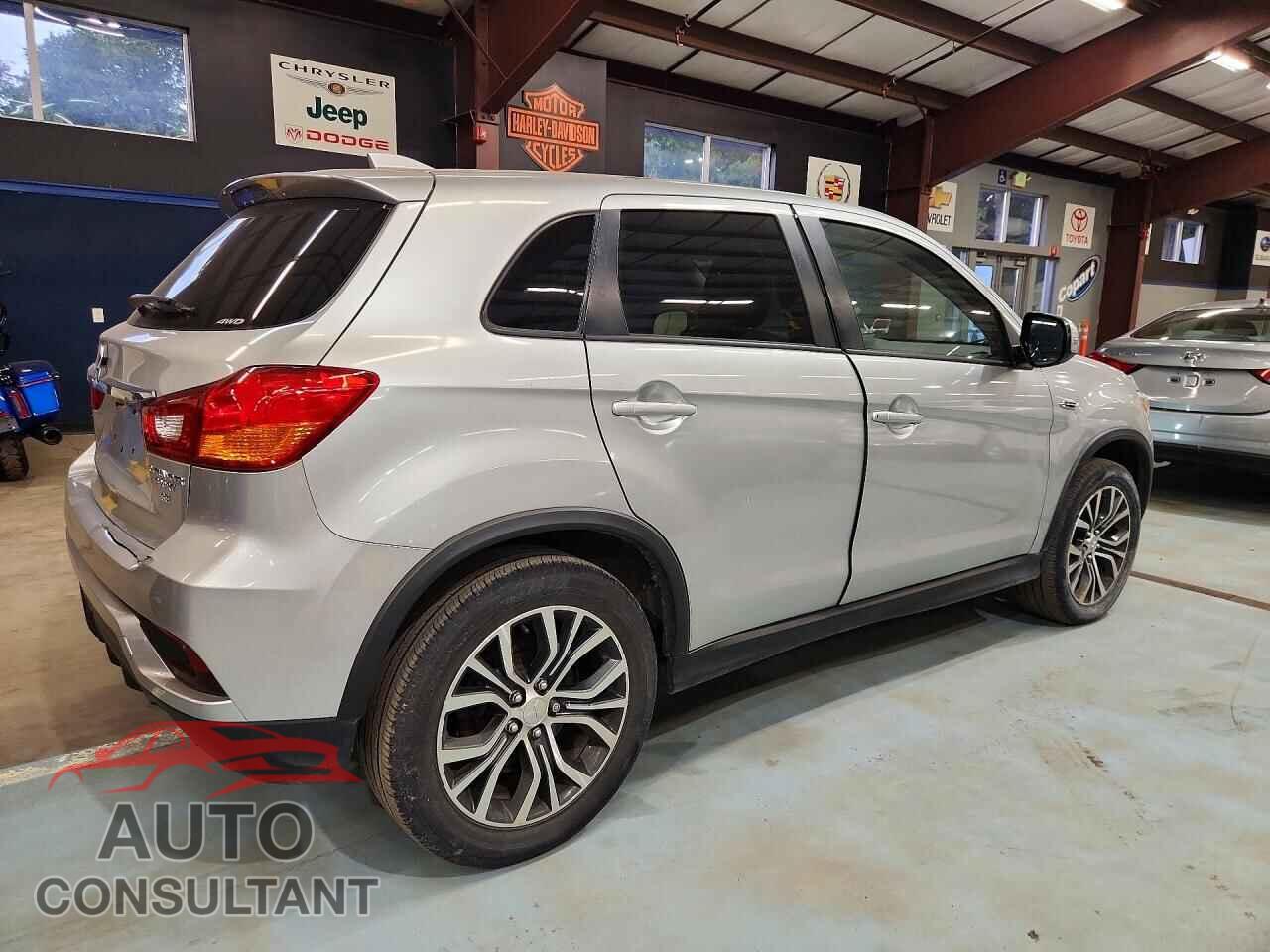 MITSUBISHI OUTLANDER 2018 - JA4AR3AW4JU021663