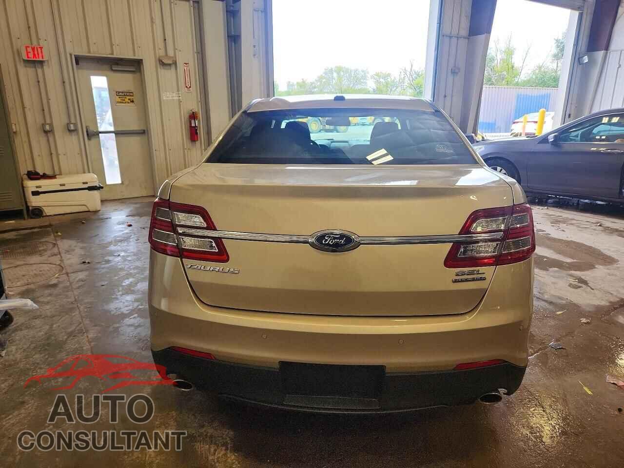 FORD TAURUS 2018 - 1FAHP2E82JG117361
