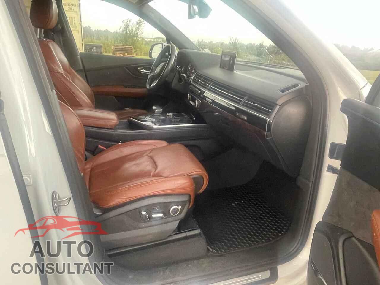 AUDI Q7 2018 - WA1VAAF76JD018357