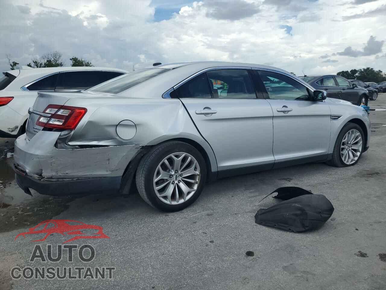 FORD TAURUS 2017 - 1FAHP2F82HG104411