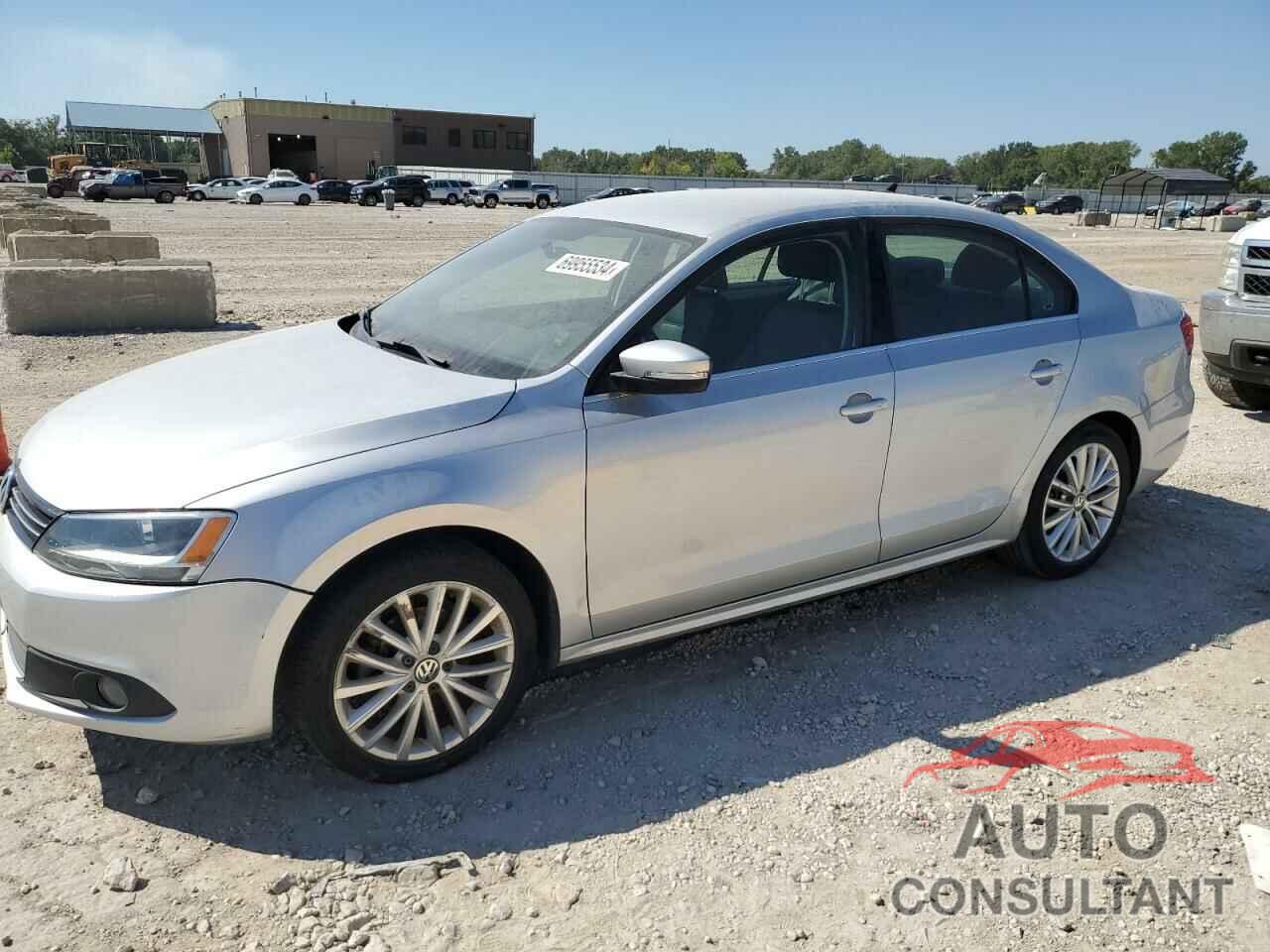VOLKSWAGEN JETTA 2011 - 3VWLZ7AJXBM056107
