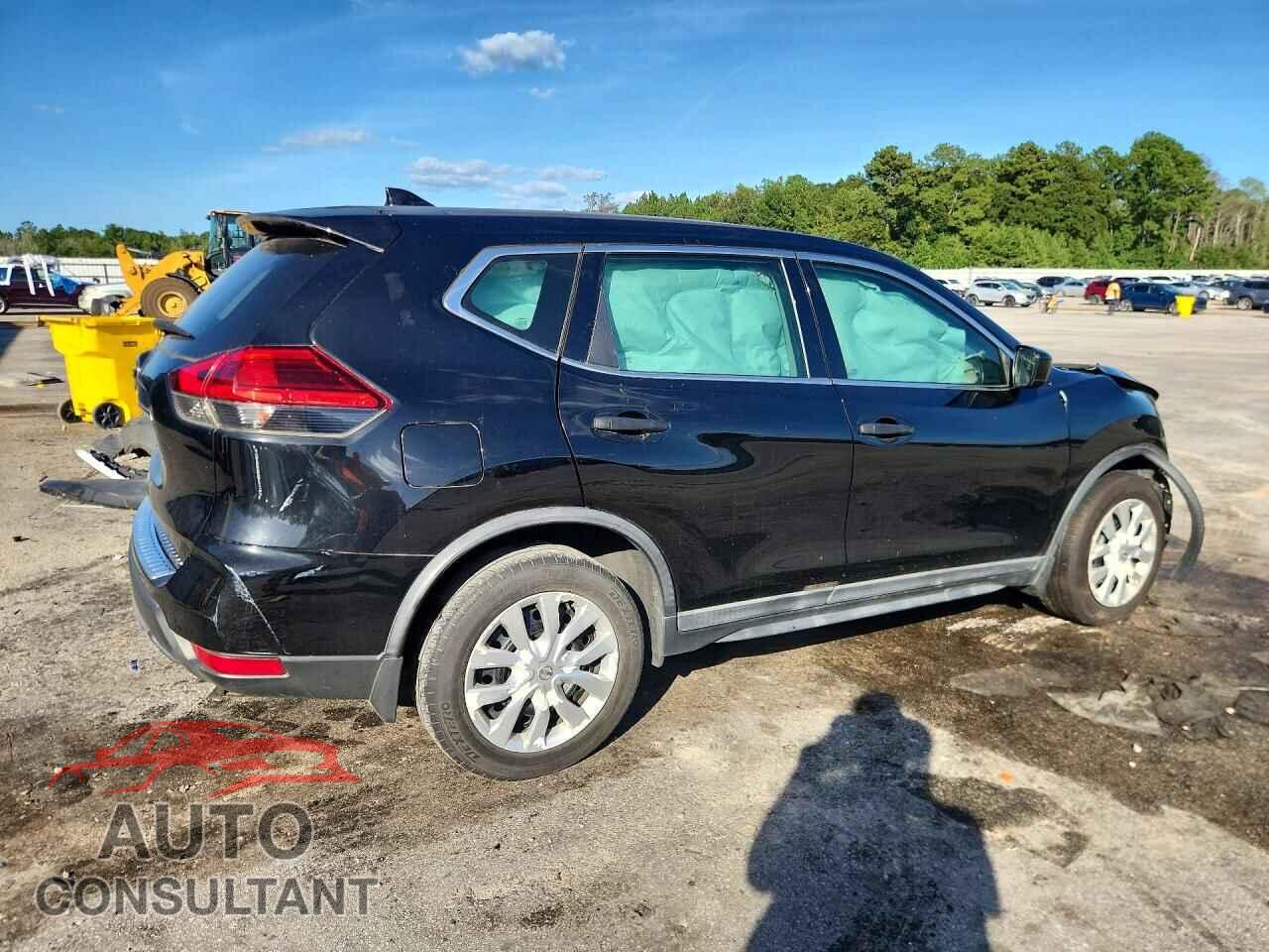 NISSAN ROGUE 2017 - KNMAT2MT6HP580692