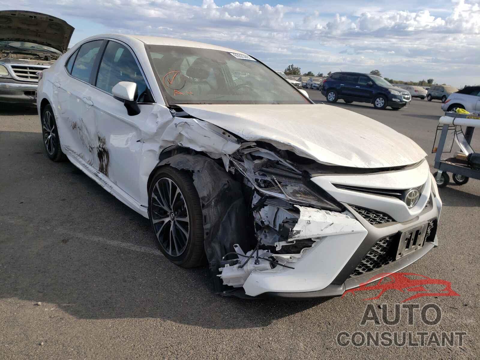 TOYOTA CAMRY 2018 - 4T1B11HK6JU544445