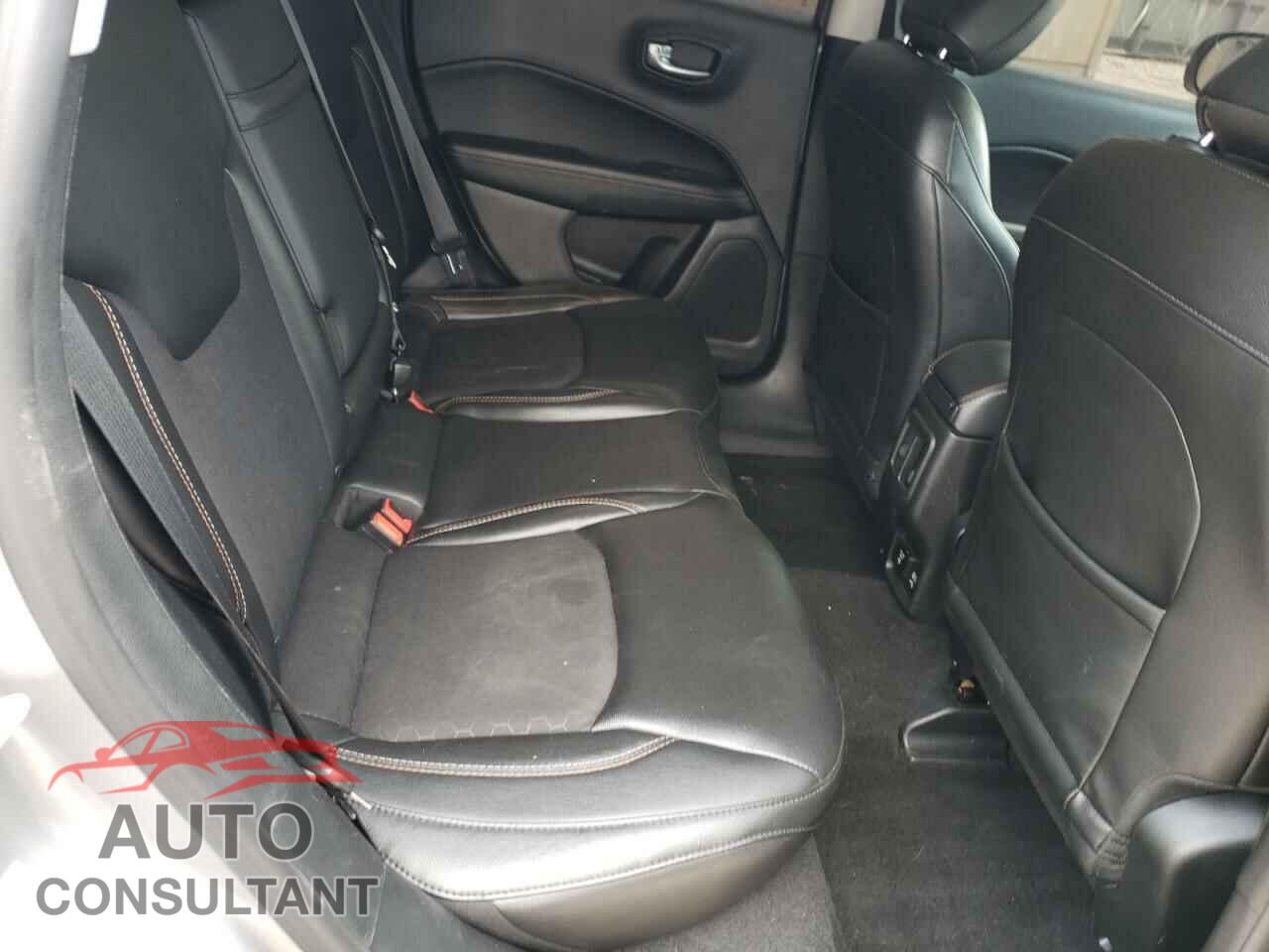 JEEP COMPASS 2018 - 3C4NJDBB1JT331750